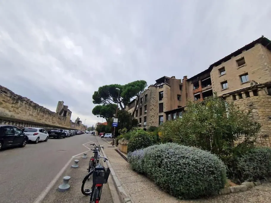 T3 Terrasse Avignon Intramuros Wifi 4 Personnes 0*,